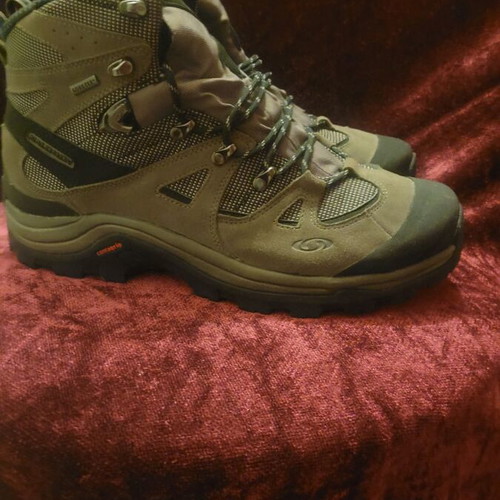 Salomon hiking boots like new, leather and cordura, size 44, gray