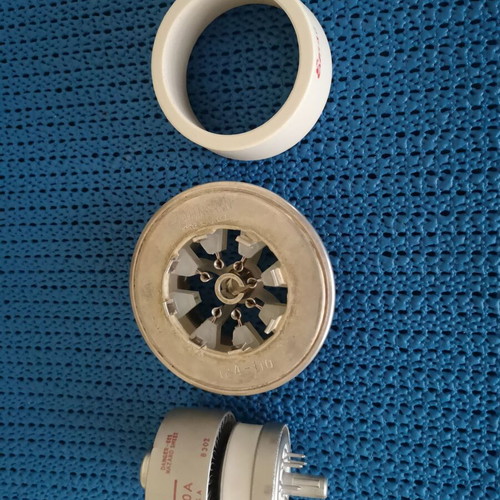 Eimac 4cx350A tubes with Johnson base and ceramic chimney, one new
