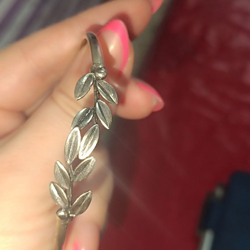Silver 925 bracelet with leaf design like new