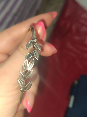 Silver 925 bracelet with leaf design like new