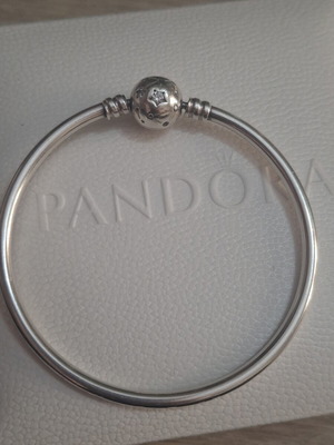 Βραχιόλι Pandora με γαλαξία και αστέρια διακοσμημένο με ζιργκόν πέτρες σαν καινούργιο