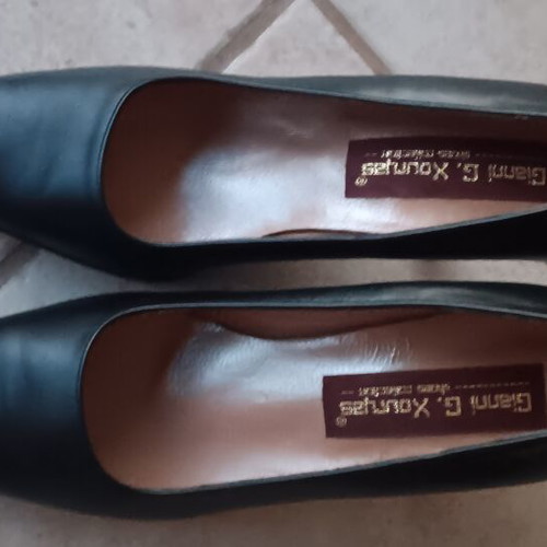Black leather pumps size 37 heel 8 cm like new