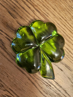 Baccarat clover like new