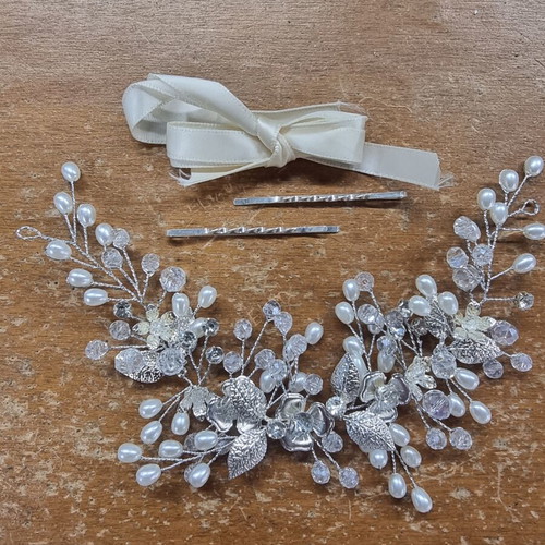 Hair vine used with pearls and rhinestones