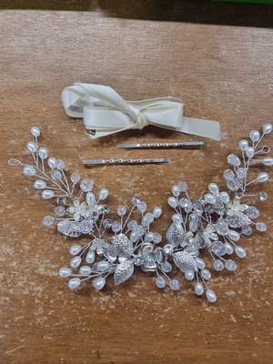 Hair vine used with pearls and rhinestones