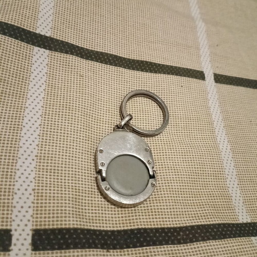 Shopping keychain like new with coin holder for supermarket carts