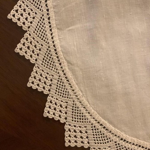 Tablecloth with handmade lace 1.44 x 1.44 m