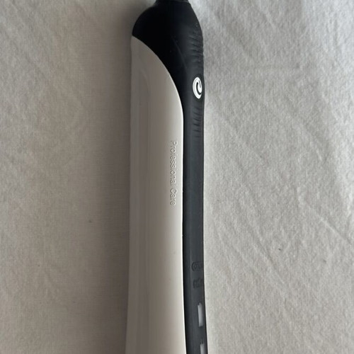 Oral-B Professional Care 3000 D20 electric toothbrush
