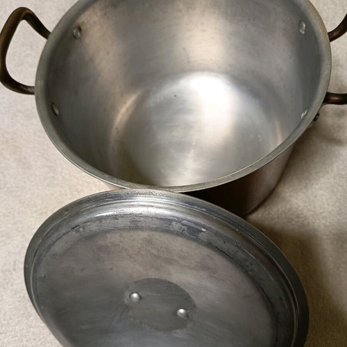 Old copper pot like new in excellent working condition