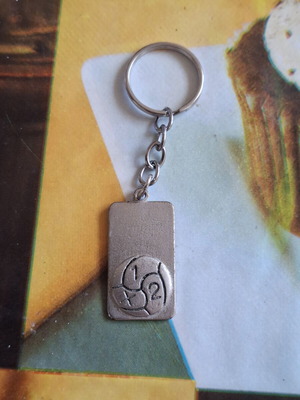 Metal keychain like new, ball design