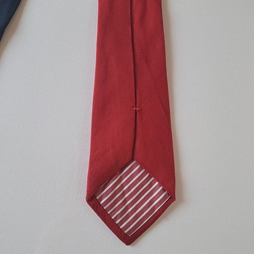 Tommy Hilfiger Tailored Red Textured Silk Tie like new, 155 cm