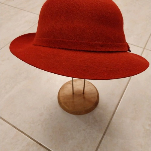 Women's winter hat new, red, size 55