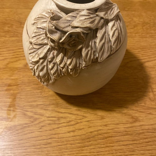 Clay vase with design