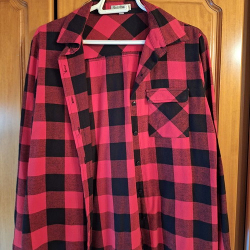 Women's shirt like new, size L, black and red