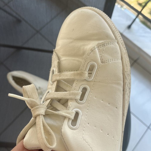 Unisex Athletic Shoes Size 41 White Like New