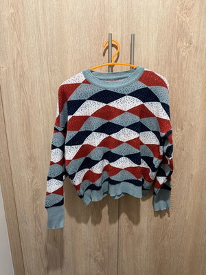 Crop top sweater like new, one size fits XL, multicolor