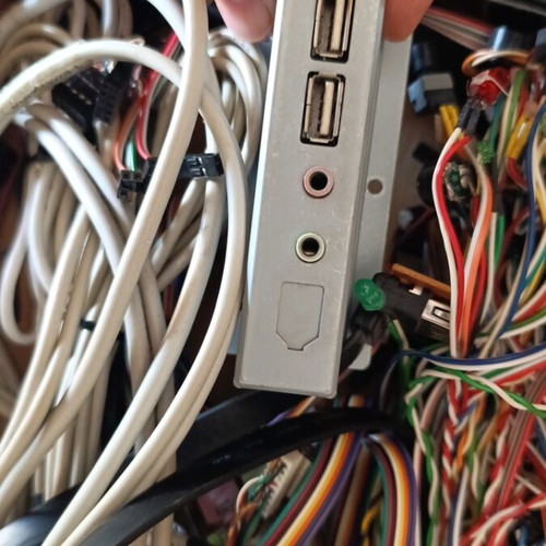 Computer and USB cables used, various types