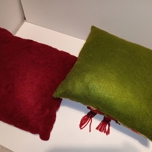 Christmas decorative pillows set of 2 used, festive designs