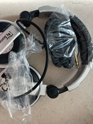 The t.bone TDJ 1000 DJ headphones new with box and cable
