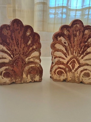 Two old akrokerama, height 20cm