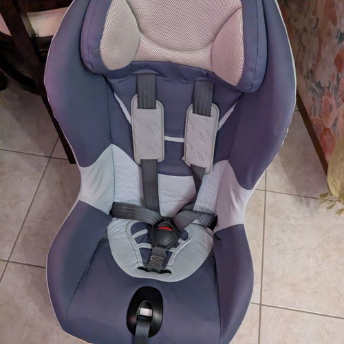 Chicco car seat 9-18 kg with recline