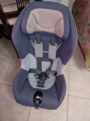 Chicco car seat 9-18 kg with recline