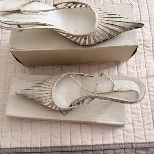 Elegant slingback shoes