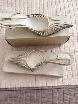 Elegant slingback shoes