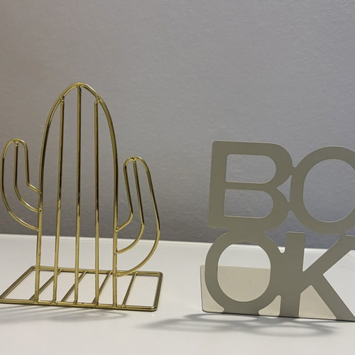 Bookends metal set like new for organized shelves