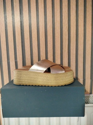 Leather flatforms pink gold used, size 39