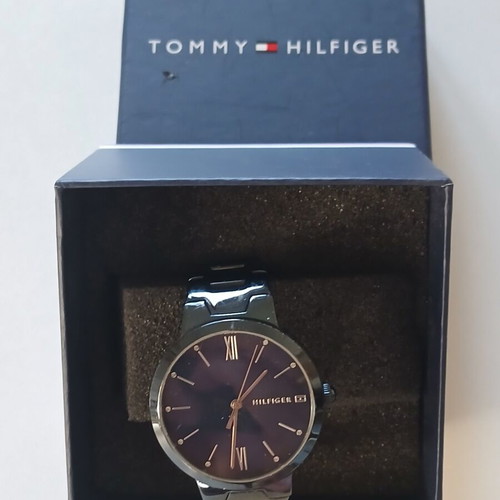Tommy Hilfiger Avery watch like new, unisex, navy blue and black