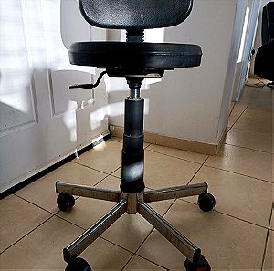Καρέκλα γραφείου σιδερένιου τύπου