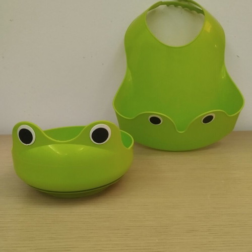 Plastic bib and deep food container with frog design like new