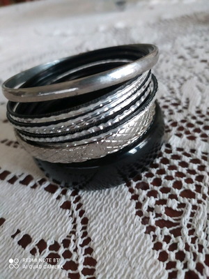 Set of 10 silver and black bracelets like new