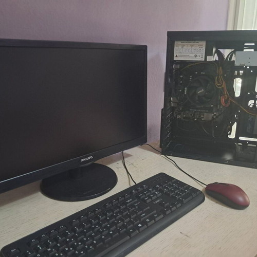 Desktop PC AMD Ryzen 3 3200G with 8GB RAM and 240GB SSD, like new