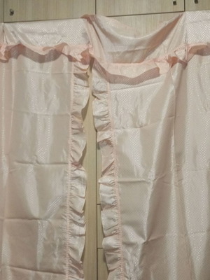 Shower curtain like new, decorative with ruffles, waterproof salmon color