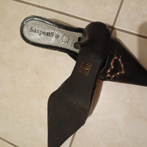 Saspens black leather mules with heart buckle, size 38