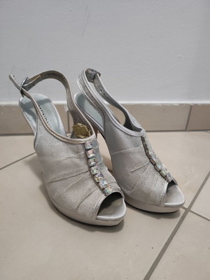 Menbur silver sandal like new, size 39