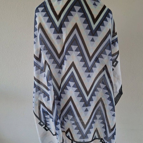 Scarf like new, white and blue