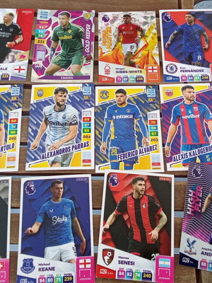 Panini Adrenalyn 2025 football sticker pack, 21 cards