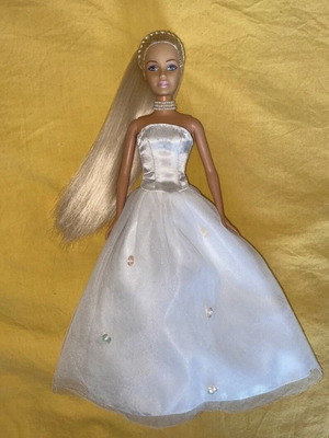Barbie Beautiful Bride Doll Like New with Dress and Necklace