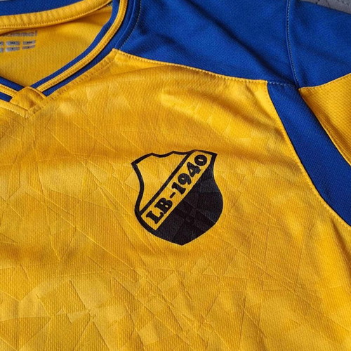 LB-1940 Football Shirt by Hummel like new, vintage design