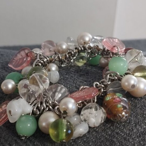 Vintage-Style Cluster Bracelet with Pastel Beads and Pink Leaves like new