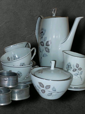 Tea set like new with teapot, 4 cups and saucers, creamer, sugar bowl, pewter napkin rings