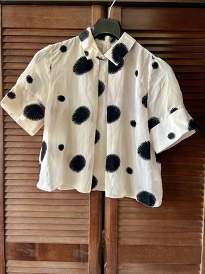 Sister Jane polka dot shirt like new, size M, cream and black