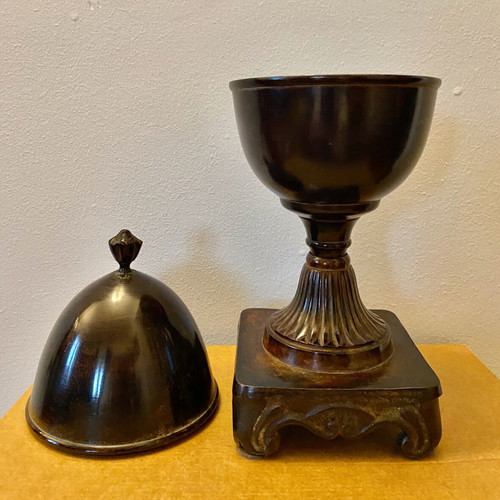 Metal decorative egg made of iron like new