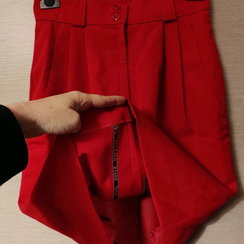 Red skirt like new, 100% wool super worsted gabardine, size S