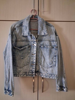 Short denim jacket women's new with rips size M