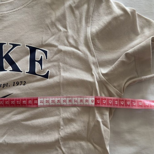 Nike T Shirt beige, like new, kids size fitting medium women