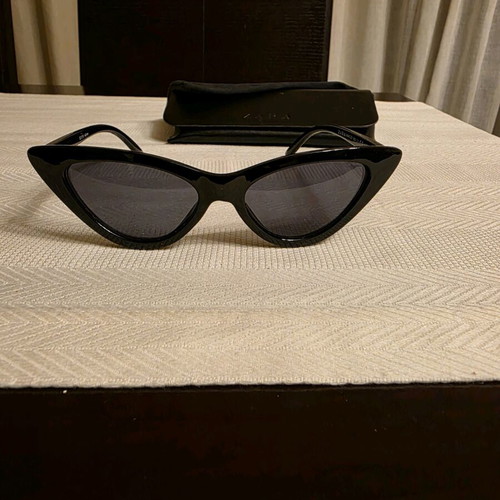 Zara sunglasses like new, black